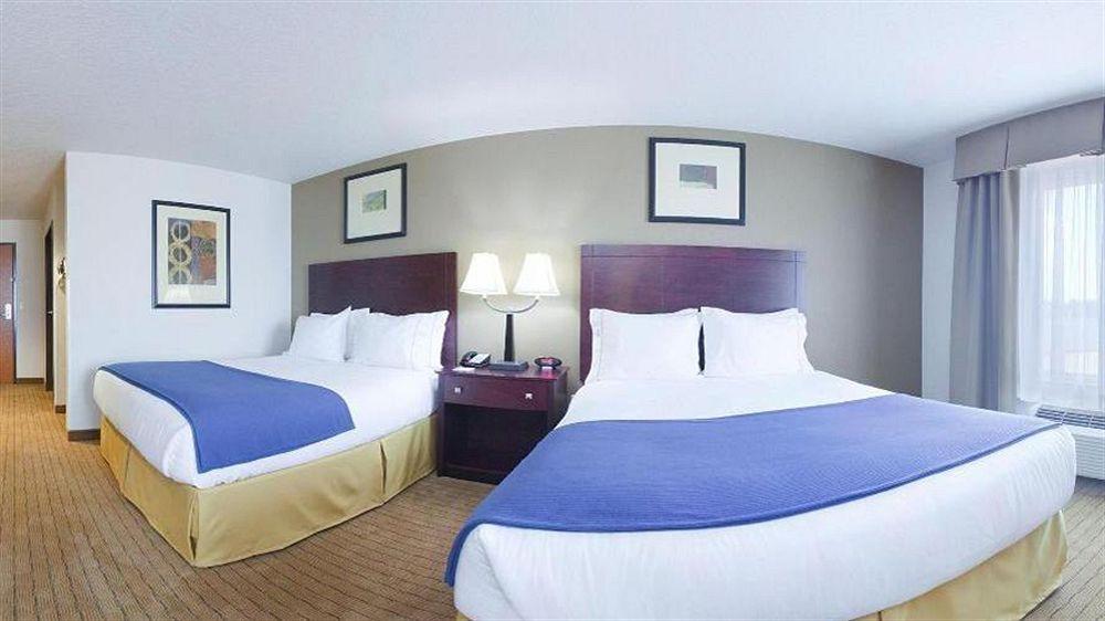 Holiday Inn Express Hotel & Suites Antigo By Ihg Buitenkant foto