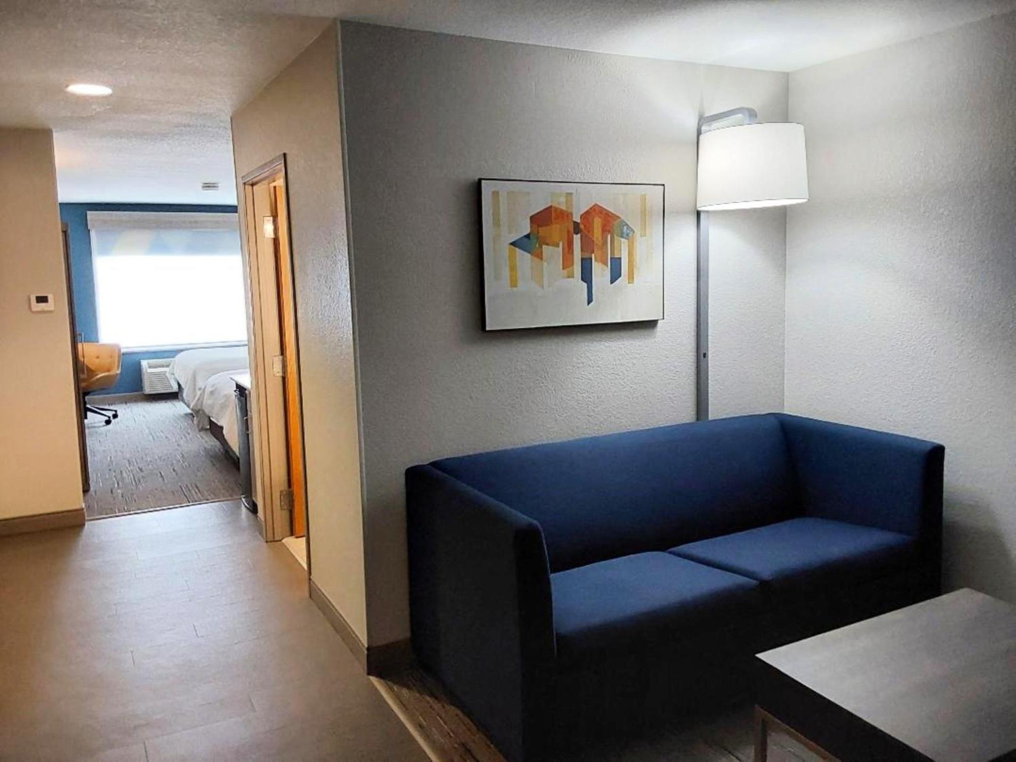 Holiday Inn Express Hotel & Suites Antigo By Ihg Buitenkant foto